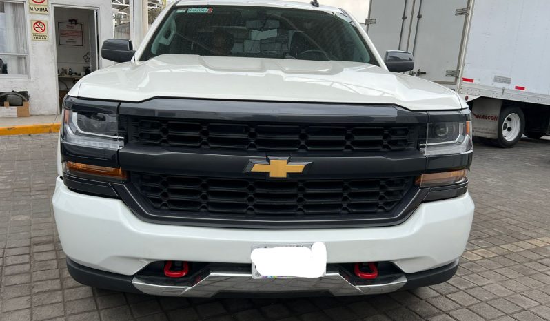 Chevrolet Silverado 4 x 4 full